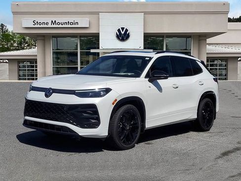 New 2026 Volkswagen Tiguan SE R-Line FWD image 1