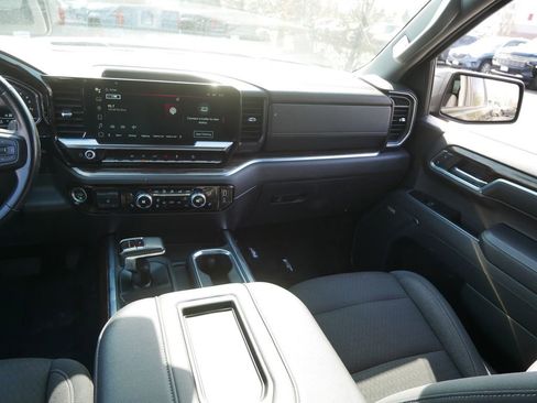 Used 2022 GMC Sierra 1500 Elevation w/ Preferred Package image 16