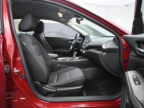 Used 2025 Nissan Altima 2.5 SV FWD image 27