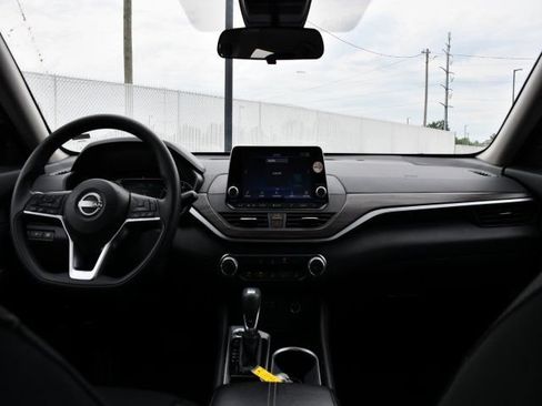 Used 2024 Nissan Altima 2.5 SV FWD image 17