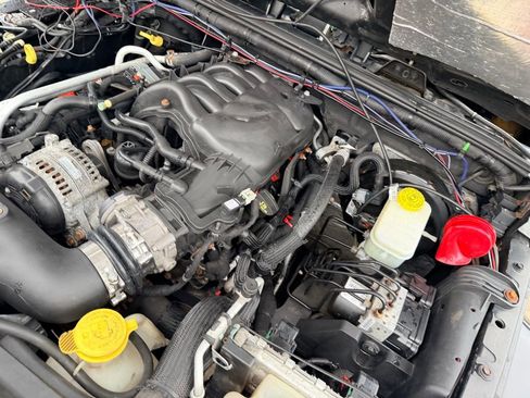 Used 2013 Jeep Wrangler Unlimited Sahara image 34