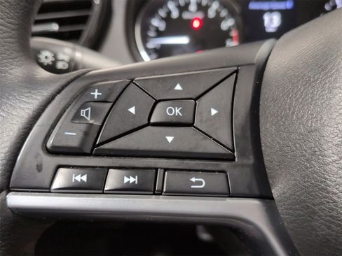 Used 2019 Nissan Rogue image 25