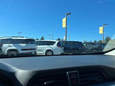 Used 2025 Nissan Versa SV image 17