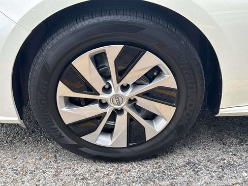 Used 2025 Nissan Altima 2.5 S FWD image 5
