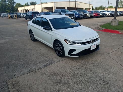 Used 2025 Volkswagen Jetta Sport FWD image 5