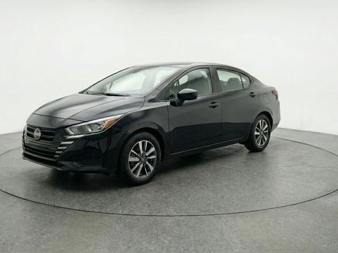 Used 2025 Nissan Versa SV image 3