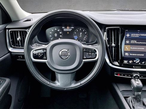 Used 2020 Volvo V60 T5 Cross Country image 8