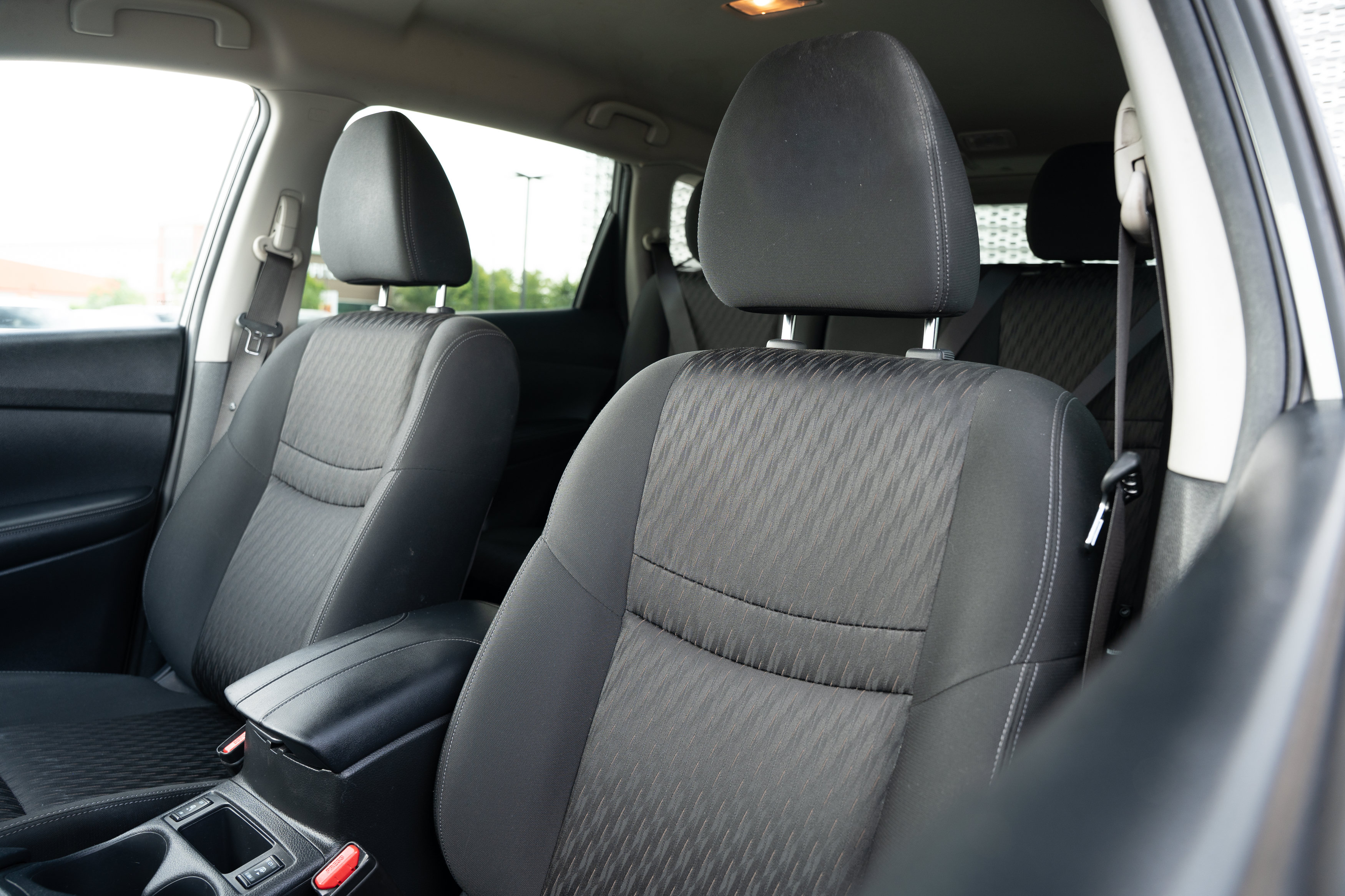 Used 2019 Nissan Rogue SV AWD/4WD image 18