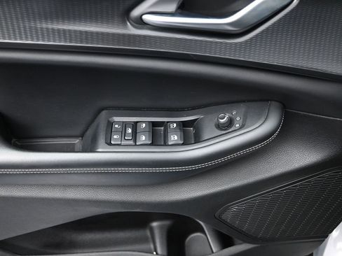 Used 2023 Jeep Grand Cherokee Laredo image 12