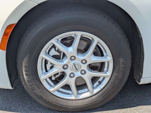 Used 2023 Chrysler Pacifica Touring-L FWD image 33