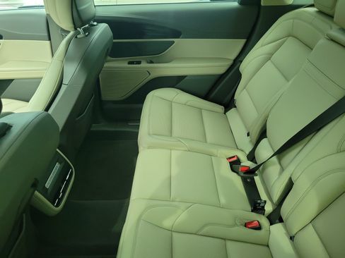Certified 2025 Lincoln Nautilus Premier AWD/4WD image 9
