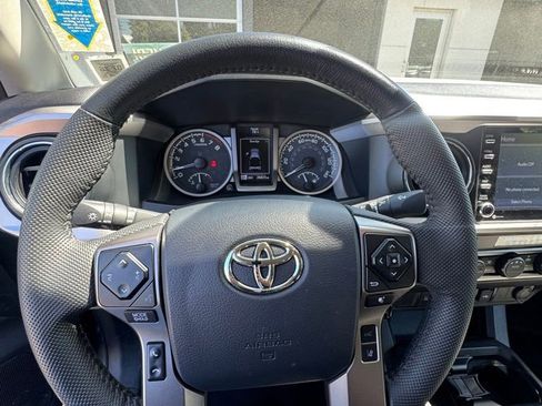 Used 2023 Toyota Tacoma SR5 AWD/4WD image 7