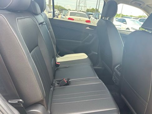 Used 2022 Volkswagen Tiguan SE FWD image 39