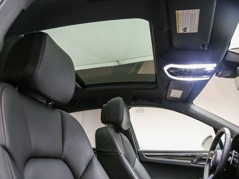 Certified 2026 Porsche Macan AWD/4WD image 20