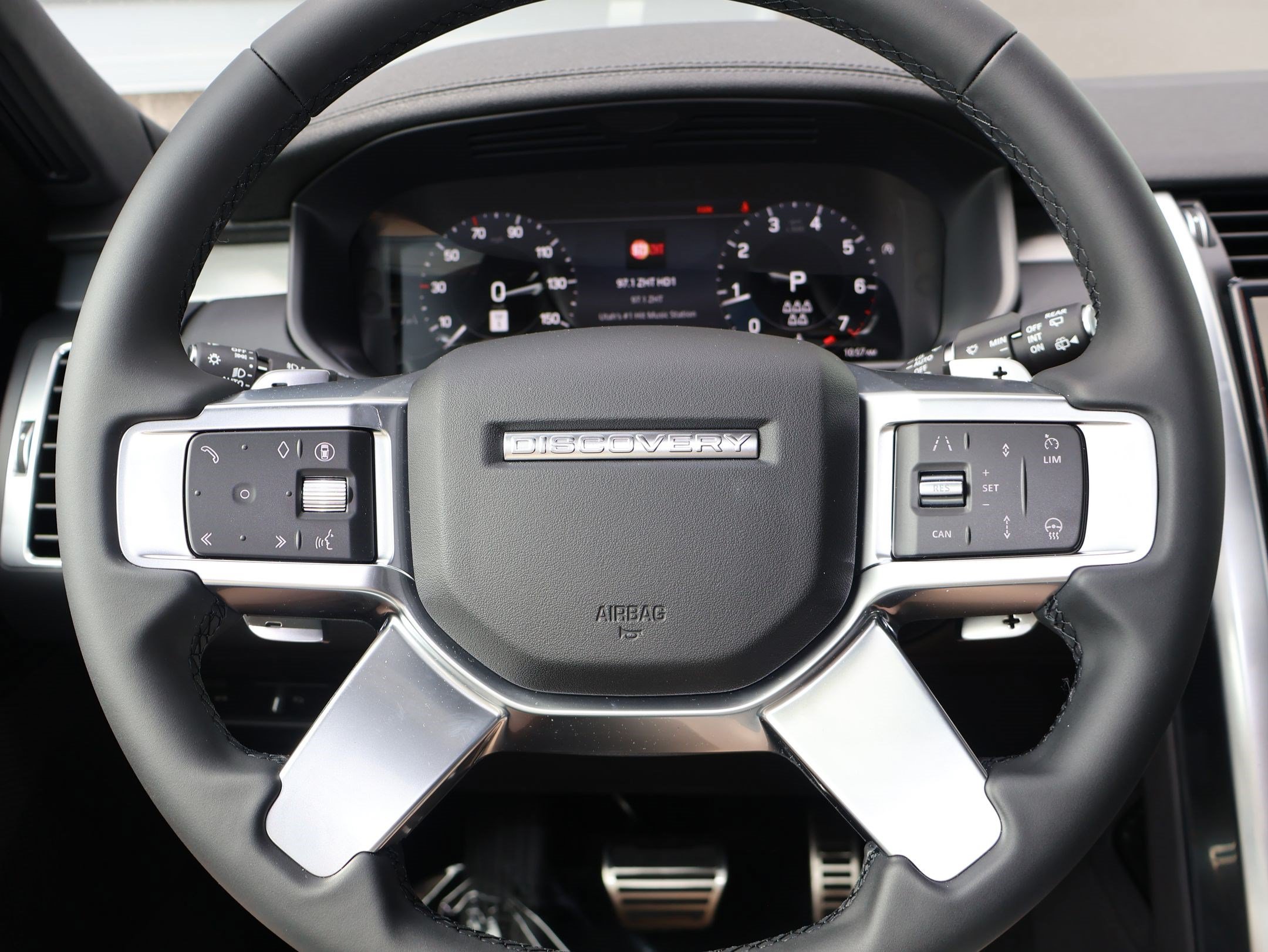 New 2026 Land Rover Discovery Dynamic SE AWD/4WD image 13