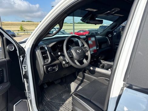 Used 2025 RAM 3500 Laramie AWD/4WD image 20