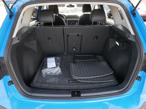 Certified 2025 Volkswagen Taos SE AWD/4WD image 18