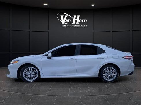 Used 2018 Toyota Camry XLE image 12