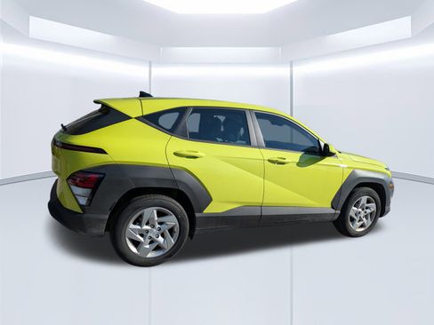 Certified 2025 Hyundai Kona SE image 4