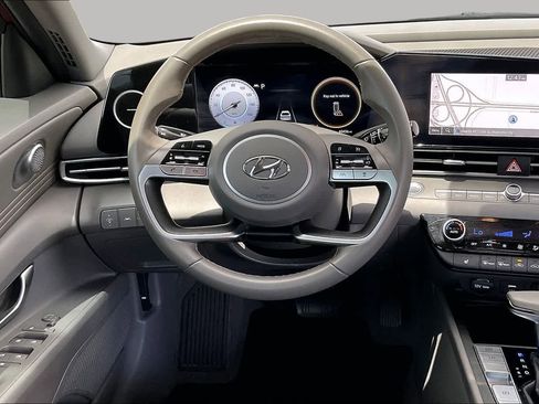 Used 2023 Hyundai Elantra SEL w/ Convenience Package FWD image 7