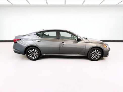 Used 2025 Nissan Altima 2.5 SV FWD image 22