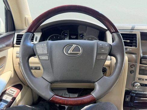 Used 2013 Lexus LX 570 4WD w/ Luxury Pkg image 41