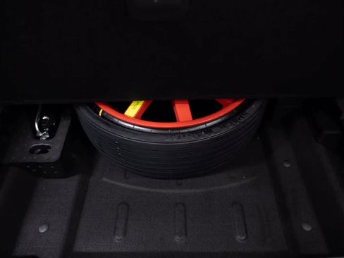 Certified 2025 Porsche Macan image 32