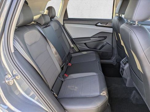 Used 2022 Volkswagen Taos SE image 18