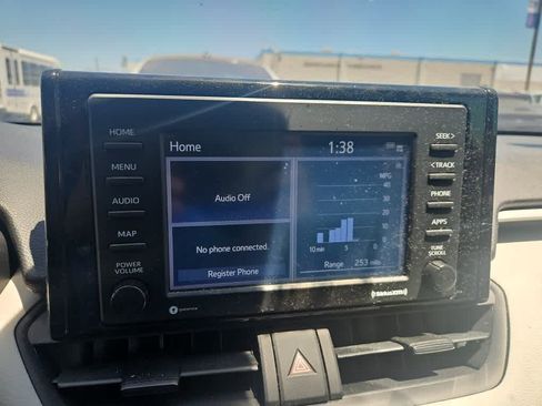 Used 2021 Toyota RAV4 XLE FWD image 16