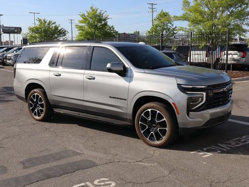 Used 2025 Chevrolet Suburban RST w/ Comfort Package image 2