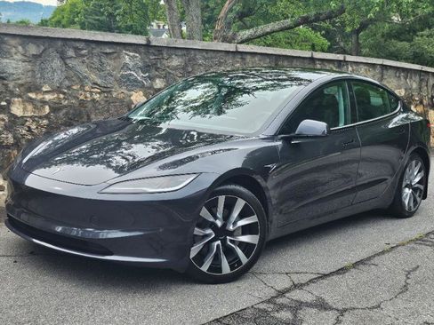 Used 2024 Tesla Model 3 Standard Range RWD image 5