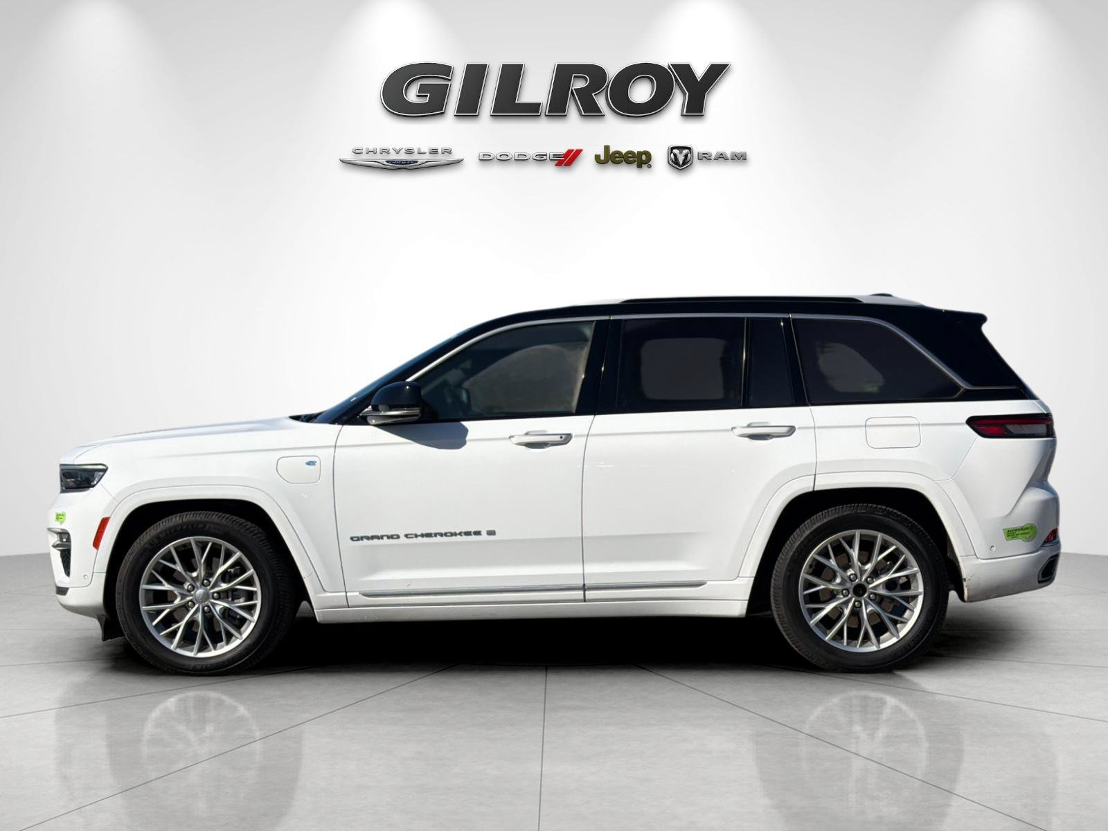 Used 2023 Jeep Grand Cherokee Summit w/ Advanced Protech Group IV AWD/4WD image 7