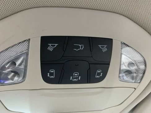 Certified 2021 Chrysler Pacifica Touring-L w/ Uconnect Theater Family Group FWD image 25