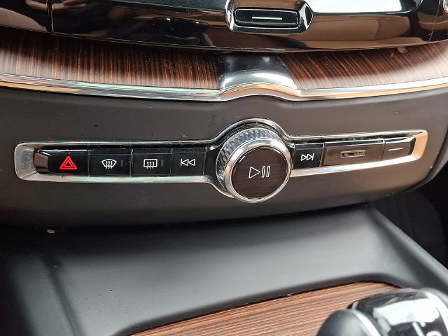 Used 2019 Volvo XC60 T6 Inscription w/ Protection Package Premier AWD/4WD image 16