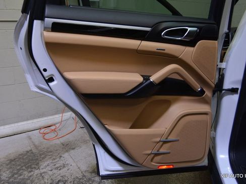 Used 2016 Porsche Cayenne image 9