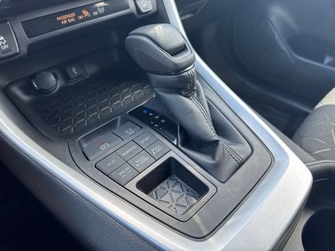 Used 2021 Toyota RAV4 XLE AWD/4WD image 9