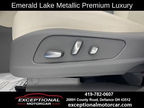 Used 2025 Cadillac XT5 Premium Luxury AWD/4WD image 35