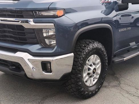 Used 2025 Chevrolet Silverado 2500 LT AWD/4WD image 9