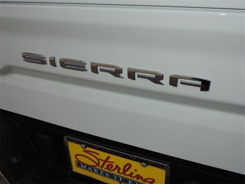 New 2026 GMC Sierra 1500 SLT image 18