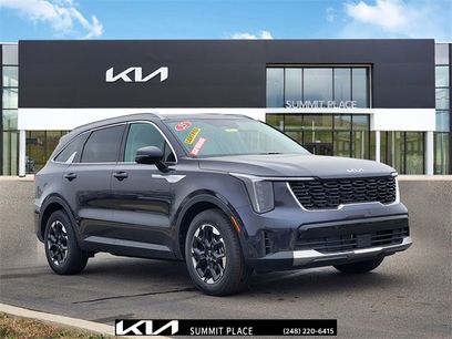 Certified 2025 Kia Sorento S w/ Panoramic Sunroof Package