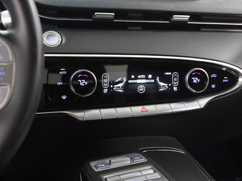 Certified 2022 Genesis GV70 2.5T image 14