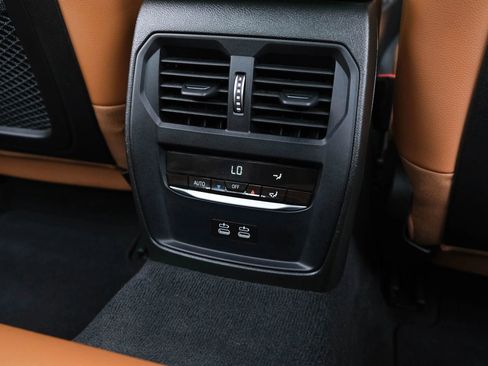 Used 2022 BMW 330i xDrive 330i xDrive Sedan 4D w/ Driving Assistance Package image 34