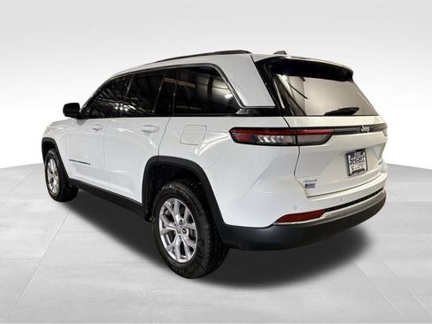 Used 2022 Jeep Grand Cherokee Limited image 3