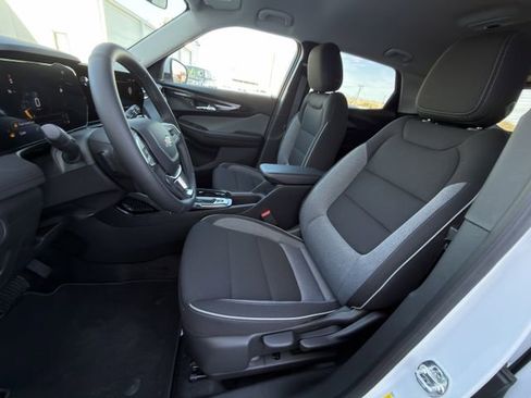 New 2026 Chevrolet TrailBlazer LT w/ LT Cold Weather Package FWD image 18