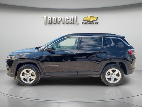 Used 2024 Jeep Compass Latitude image 2