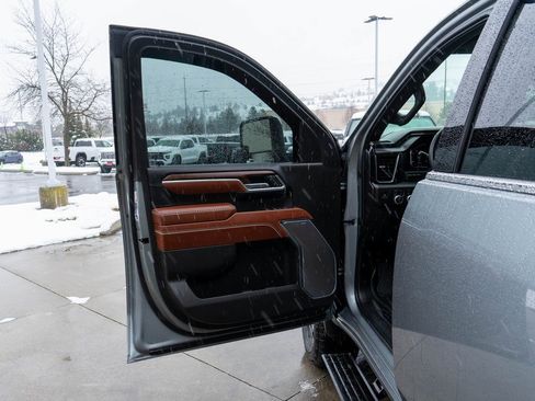 Used 2025 GMC Sierra 2500 Denali Ultimate AWD/4WD image 18