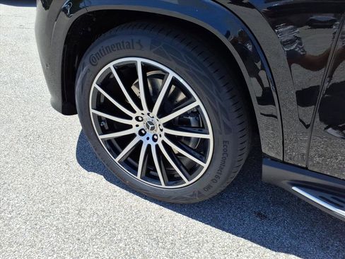 New 2026 Mercedes-Benz GLS 580 4MATIC image 9