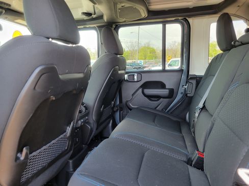 Used 2025 Jeep Wrangler Unlimited Rubicon 4xe w/ Safety Group AWD/4WD image 18