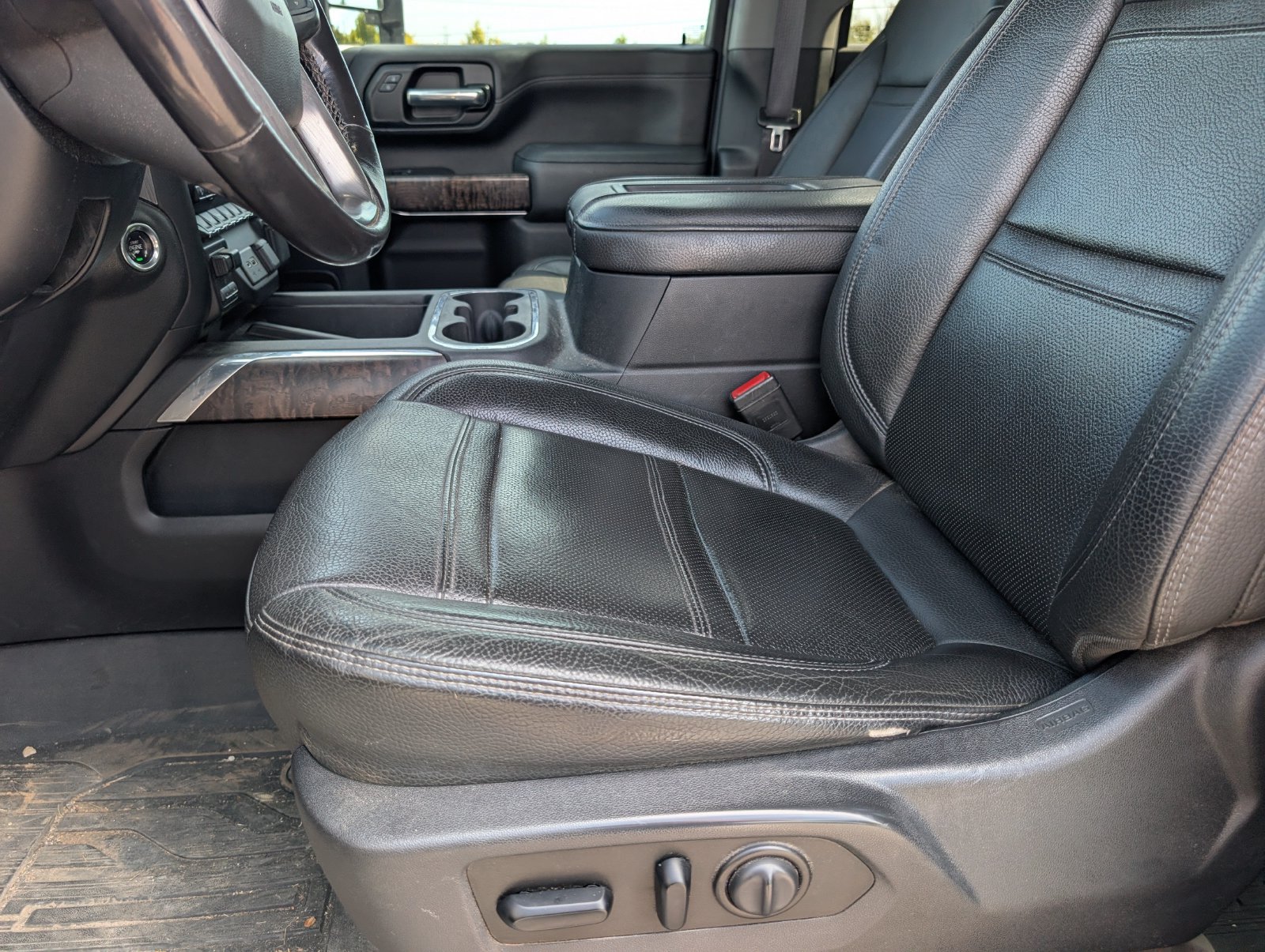 Used 2020 GMC Sierra 2500 Denali w/ Denali Ultimate Package AWD/4WD image 8