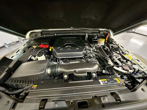 Used 2023 Jeep Wrangler Unlimited AWD/4WD image 34
